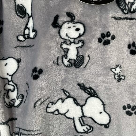 Peanuts Snoopy and Woodstock Throw Blanket Gray 50x70 - Picture 3 of 9